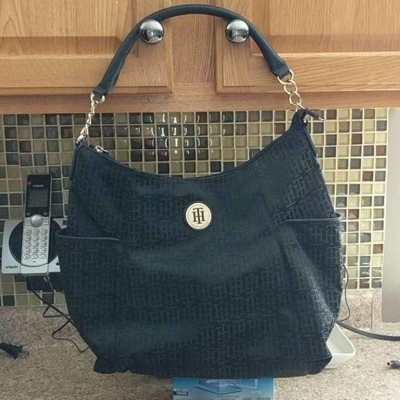 Tommy Hilfiger Handbags - 🔥🔥saleTommy Hilfiger shoulder bag